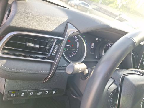 Used 2023 Toyota Camry XLE w/ Navigation Package FWD image 17