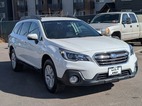 Used 2019 Subaru Outback 2.5i Premium image 5