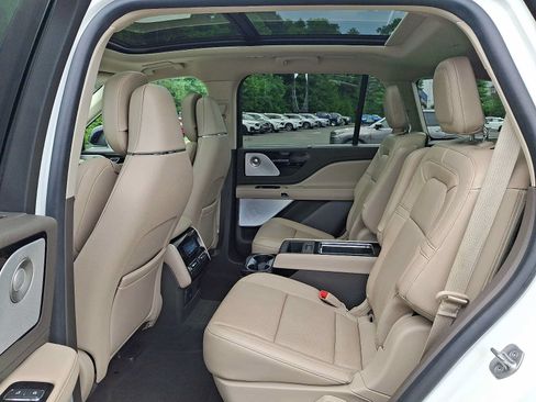 Used 2022 Lincoln Aviator Reserve w/ Equipment Group 201A AWD/4WD image 10