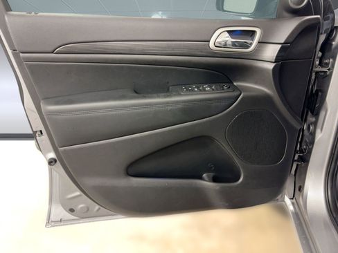 Used 2021 Jeep Grand Cherokee Laredo X image 13