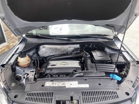Used 2012 Volkswagen Tiguan SE image 6