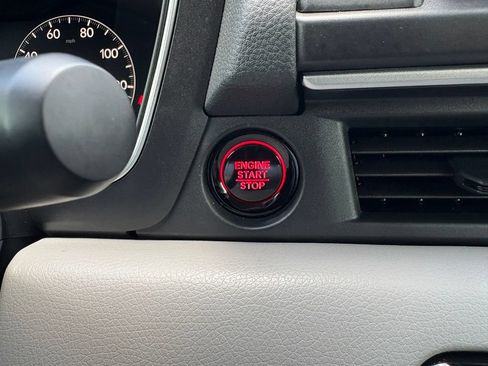 Used 2025 Honda Pilot EX-L image 33