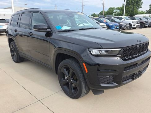Used 2023 Jeep Grand Cherokee L Laredo AWD/4WD image 7