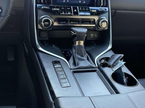 Used 2024 Lexus LX 600 4WD w/ Luxury Package image 19