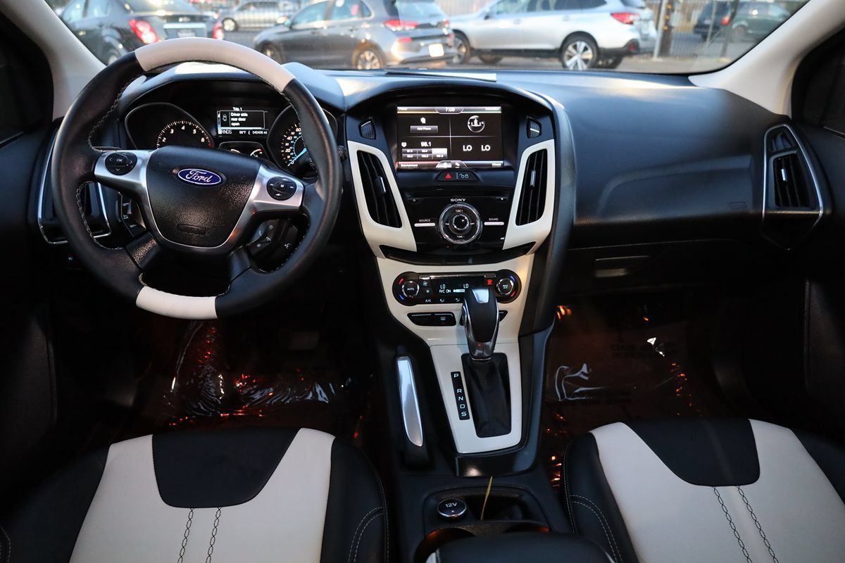 Used 2012 Ford Focus Titanium FWD image 18