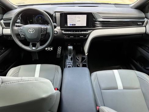 Used 2025 Toyota Camry SE w/ Convenience Package FWD image 8