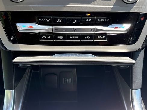 Used 2022 Ford Explorer XLT w/ Equipment Group 202A AWD/4WD image 35