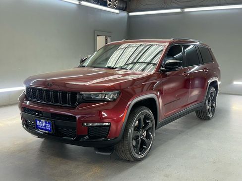 Used 2023 Jeep Grand Cherokee L Limited w/ Black Appearance Package RWD image 3