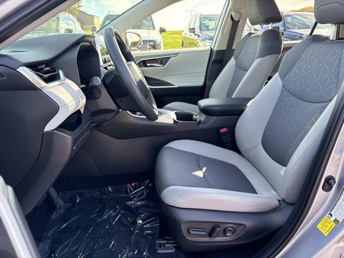 Used 2023 Toyota RAV4 XLE image 23