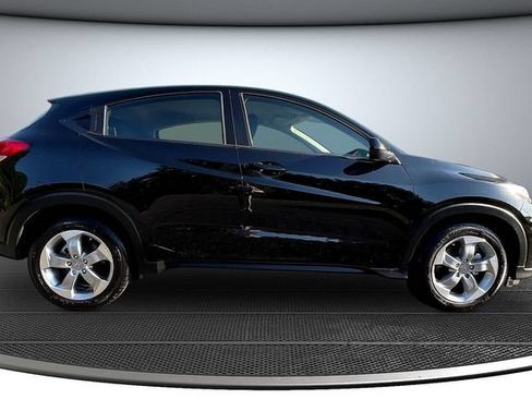 Used 2019 Honda HR-V LX image 4