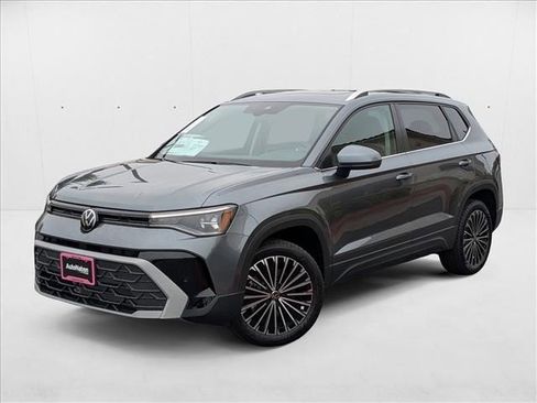 New 2025 Volkswagen Taos SE image 1