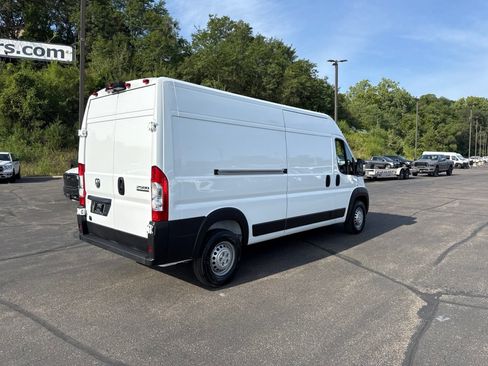 Used 2025 RAM ProMaster 2500 w/ Convenience Group FWD image 4