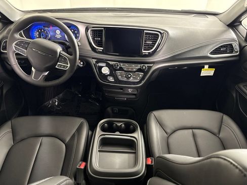 New 2027 Chrysler Pacifica Select FWD image 13
