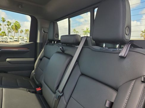 Used 2025 GMC Sierra 1500 Denali w/ Denali Reserve Package AWD/4WD image 11