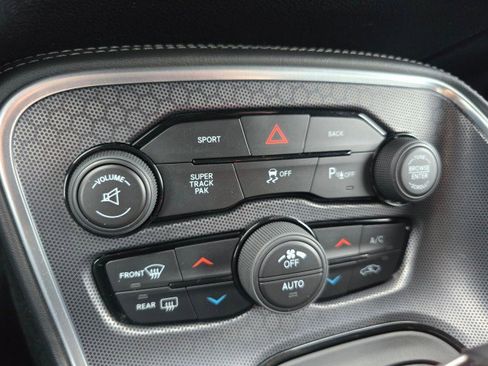 Used 2015 Dodge Challenger R/T Plus image 31