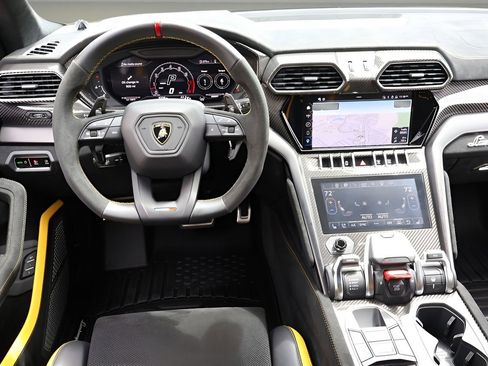 Used 2024 Lamborghini Urus Performante AWD/4WD image 19