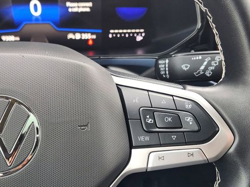Certified 2024 Volkswagen Taos SE image 19