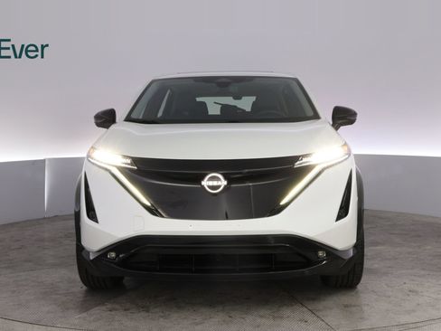 Used 2024 Nissan Ariya AWD image 12