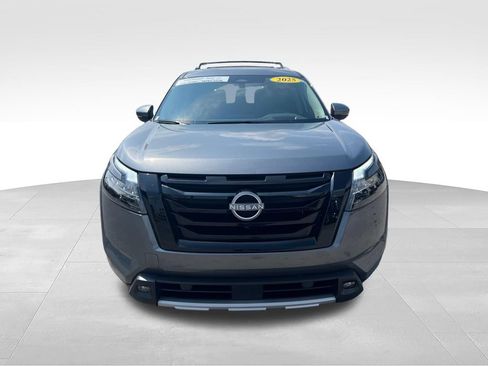 Used 2025 Nissan Pathfinder Platinum w/ Black Appearance Package FWD image 8