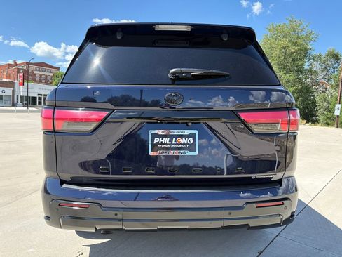Used 2026 Toyota Sequoia Platinum AWD/4WD image 5