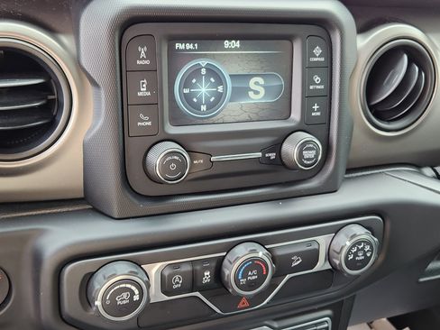 Used 2018 Jeep Wrangler Unlimited Sport S image 20