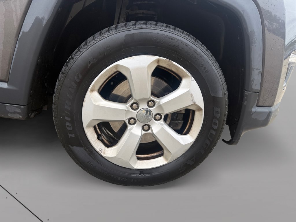 Used 2018 Jeep Compass Latitude w/ Cold Weather Group AWD/4WD image 9
