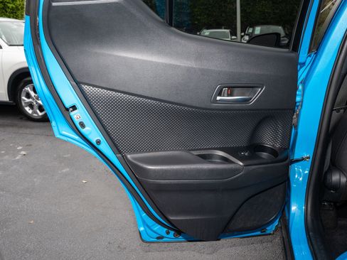 Used 2019 Toyota C-HR XLE image 11