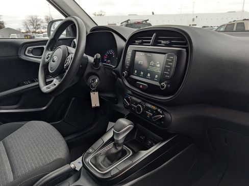 Used 2021 Kia Soul S image 22