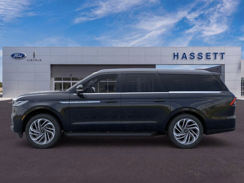 New 2026 Lincoln Navigator L Premier AWD/4WD image 3