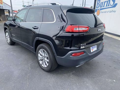 Used 2018 Jeep Cherokee Latitude Plus w/ Comfort/Convenience Group image 3