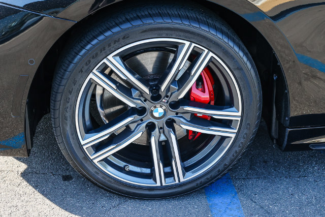 Used 2024 BMW 530i w/ M Sport Package RWD image 9
