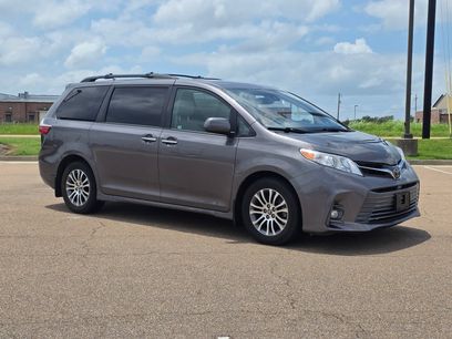 Used 2018 Toyota Sienna XLE w/ XLE Navigation Package