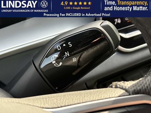 Certified 2025 Volkswagen Tiguan SE R-Line image 21