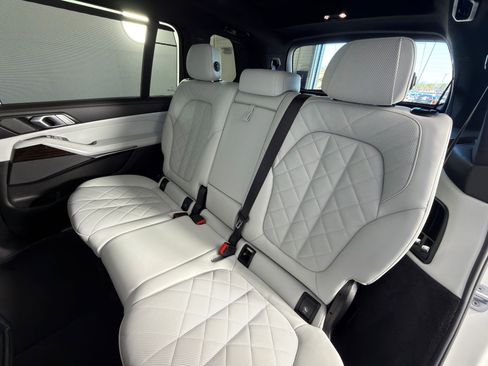 Used 2023 BMW X7 xDrive40i w/ Premium Package image 27