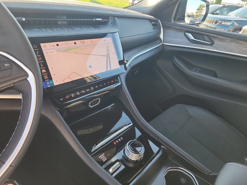 New 2027 Jeep Grand Cherokee Altitude AWD/4WD image 24