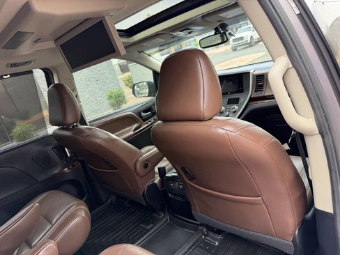 Used 2015 Toyota Sienna Limited Premium image 19