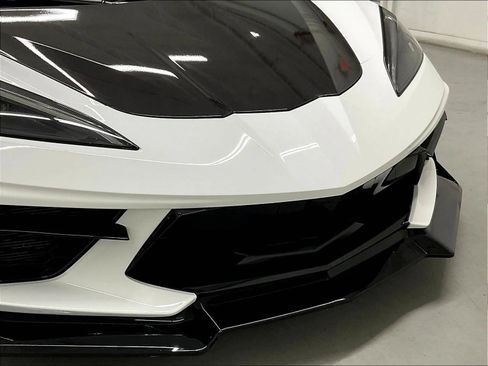 Used 2021 Chevrolet Corvette Stingray Coupe w/ Chrome Exterior Badge Package RWD image 33