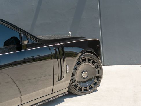 Used 2024 Rolls-Royce Phantom Sedan w/ The Phantom Package RWD image 59