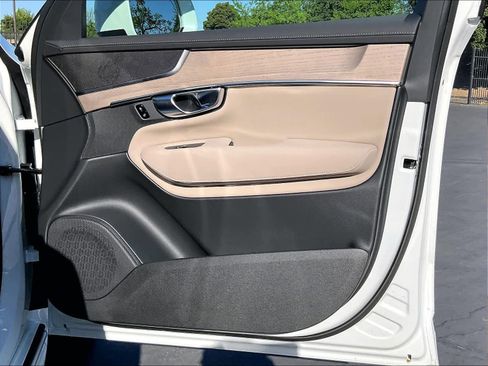 New 2026 Volvo XC90 B5 Core image 31