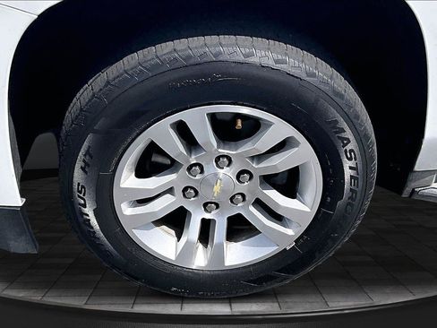 Used 2018 Chevrolet Suburban LT RWD image 35