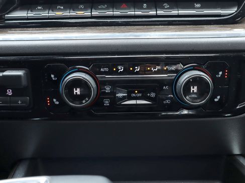 Used 2024 Chevrolet Silverado 1500 LT Trail Boss w/ LT Trail Boss Premium Package image 17