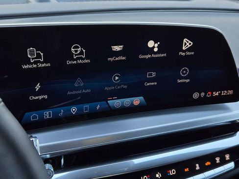 Certified 2025 Cadillac Lyriq Luxury w/ LPO, Floor Liner Package image 18