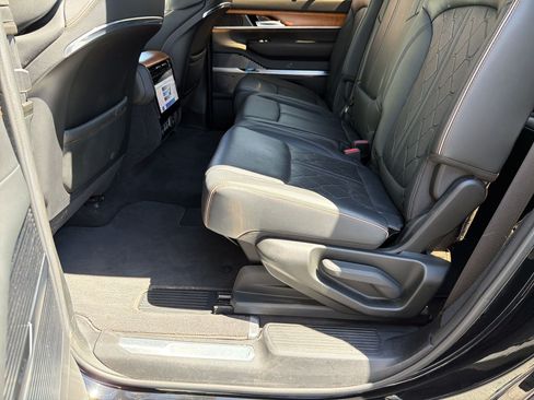 Used 2022 Jeep Grand Wagoneer Series III w/ Flexible Seating Group AWD/4WD image 14