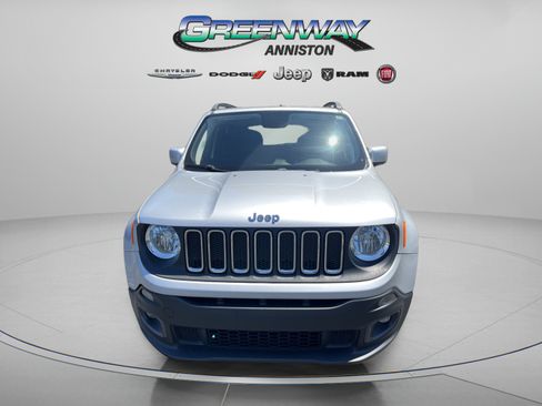 Used 2018 Jeep Renegade Latitude FWD image 2