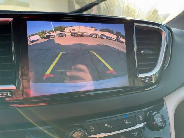 Used 2023 Chrysler Pacifica Touring-L FWD image 34