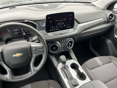 Used 2025 Chevrolet Blazer LT AWD/4WD image 13