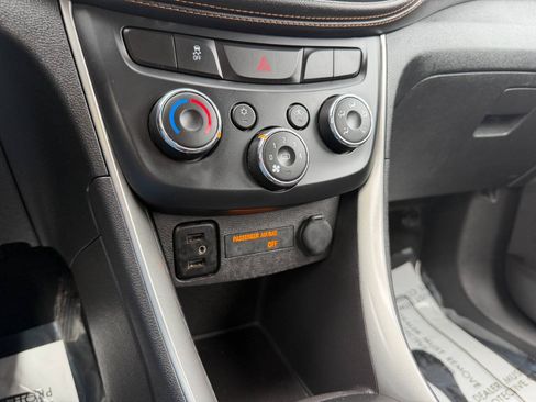 Used 2018 Chevrolet Trax LS AWD/4WD image 39
