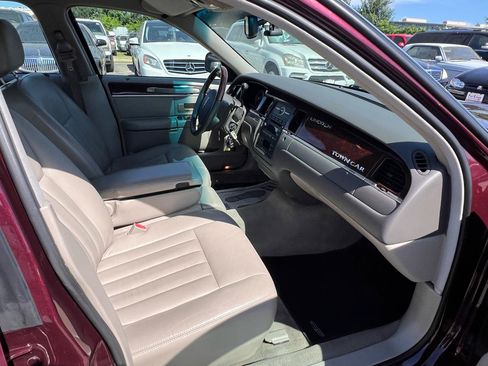 Used 2006 Lincoln Town Car Signature RWD image 29