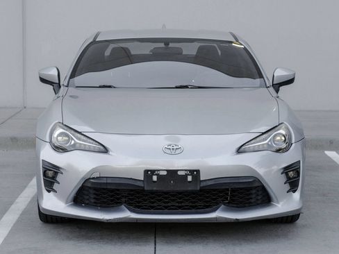 Used 2017 Toyota 86 RWD image 12