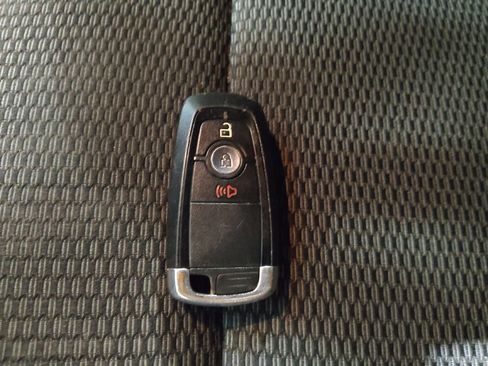 Used 2019 Ford Explorer XLT image 32